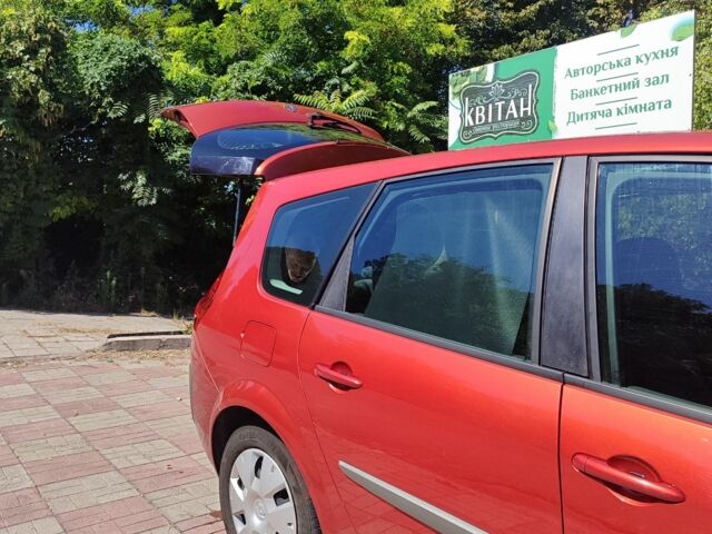 Красный Рено Гранд Сценик, объемом двигателя 1.6 л и пробегом 176 тыс. км за 5000 $, фото 19 на Automoto.ua