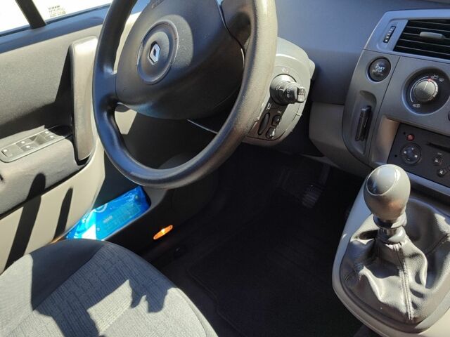 Красный Рено Гранд Сценик, объемом двигателя 1.6 л и пробегом 176 тыс. км за 5000 $, фото 1 на Automoto.ua