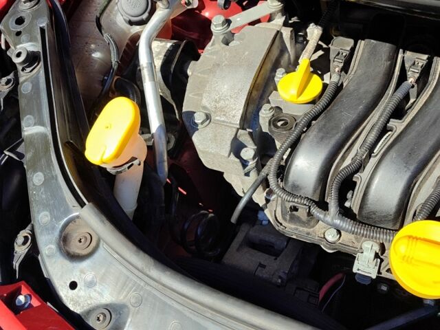 Красный Рено Гранд Сценик, объемом двигателя 1.6 л и пробегом 176 тыс. км за 5000 $, фото 23 на Automoto.ua