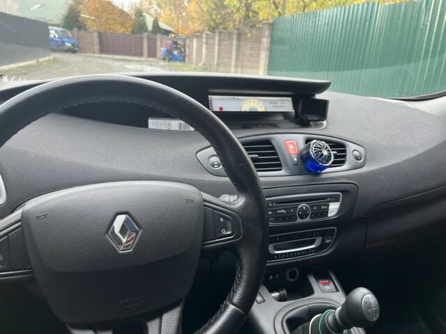 Червоний Рено Гранд Сценік, об'ємом двигуна 1.4 л та пробігом 210 тис. км за 3850 $, фото 17 на Automoto.ua