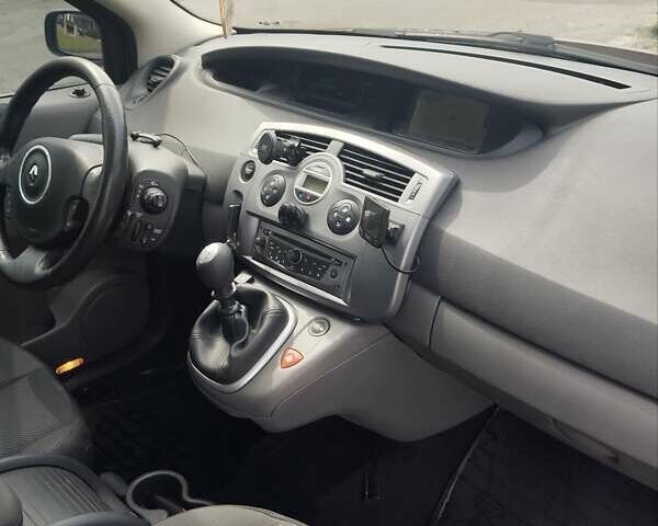 Красный Рено Гранд Сценик, объемом двигателя 1.6 л и пробегом 300 тыс. км за 5300 $, фото 4 на Automoto.ua