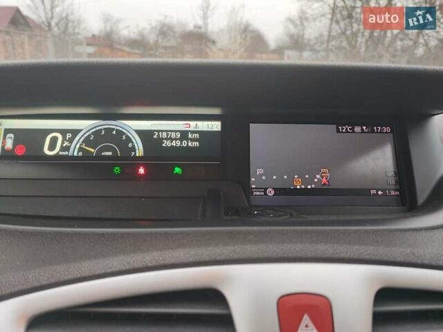 Червоний Рено Гранд Сценік, об'ємом двигуна 2 л та пробігом 219 тис. км за 7600 $, фото 20 на Automoto.ua