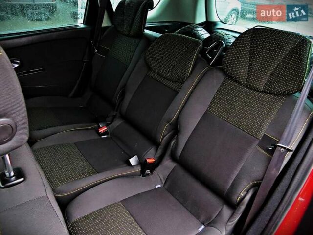 Красный Рено Гранд Сценик, объемом двигателя 2 л и пробегом 270 тыс. км за 7700 $, фото 15 на Automoto.ua