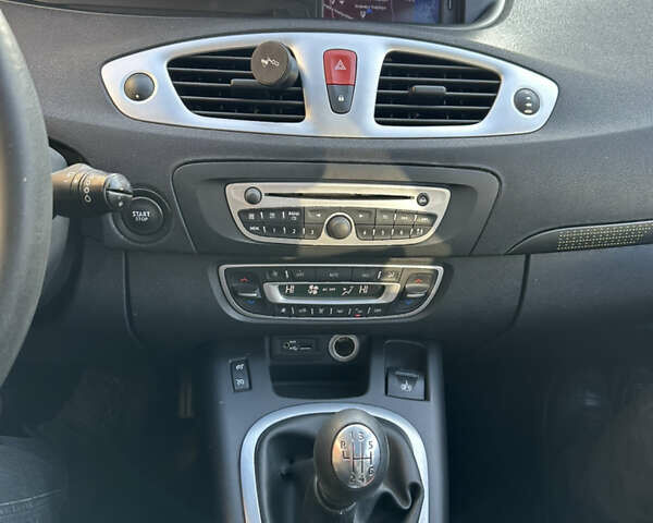 Красный Рено Гранд Сценик, объемом двигателя 1.9 л и пробегом 289 тыс. км за 6500 $, фото 24 на Automoto.ua