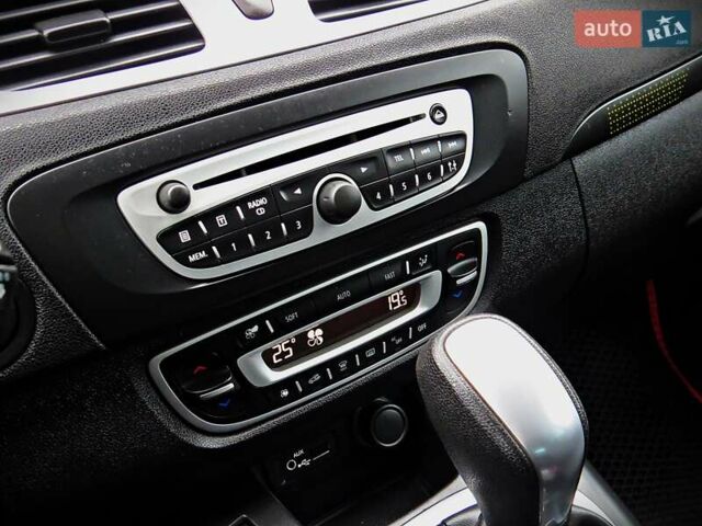 Красный Рено Гранд Сценик, объемом двигателя 2 л и пробегом 270 тыс. км за 7700 $, фото 10 на Automoto.ua