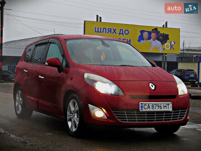 Красный Рено Гранд Сценик, объемом двигателя 2 л и пробегом 270 тыс. км за 7700 $, фото 1 на Automoto.ua