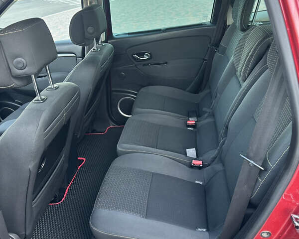 Красный Рено Гранд Сценик, объемом двигателя 2 л и пробегом 270 тыс. км за 7700 $, фото 3 на Automoto.ua