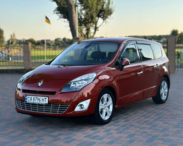 Красный Рено Гранд Сценик, объемом двигателя 2 л и пробегом 270 тыс. км за 7700 $, фото 11 на Automoto.ua