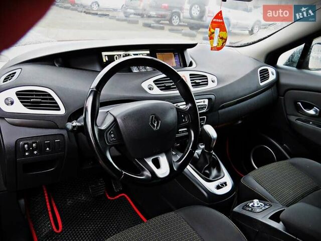Красный Рено Гранд Сценик, объемом двигателя 2 л и пробегом 270 тыс. км за 7700 $, фото 6 на Automoto.ua