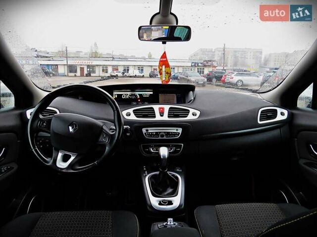 Красный Рено Гранд Сценик, объемом двигателя 2 л и пробегом 270 тыс. км за 7700 $, фото 16 на Automoto.ua