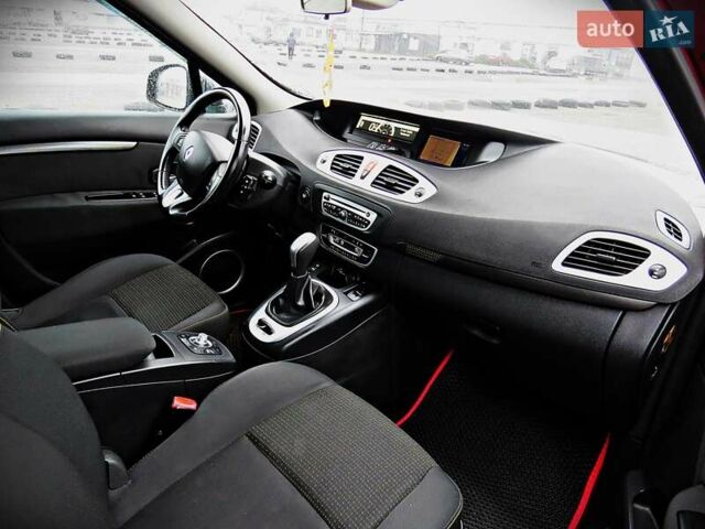 Красный Рено Гранд Сценик, объемом двигателя 2 л и пробегом 270 тыс. км за 7700 $, фото 18 на Automoto.ua