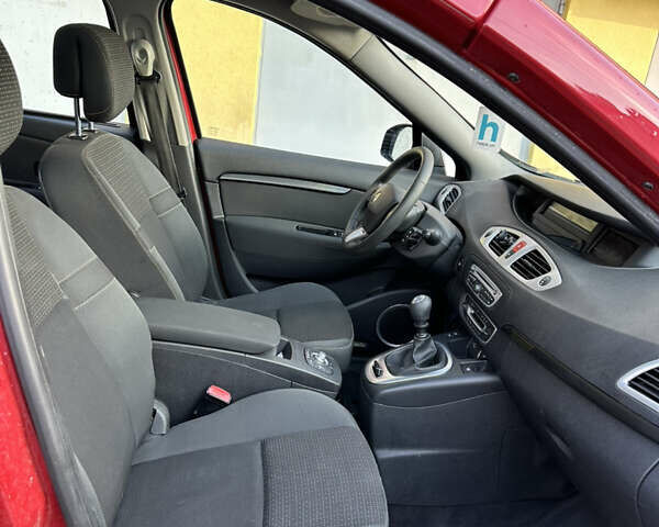 Красный Рено Гранд Сценик, объемом двигателя 1.9 л и пробегом 289 тыс. км за 6500 $, фото 22 на Automoto.ua