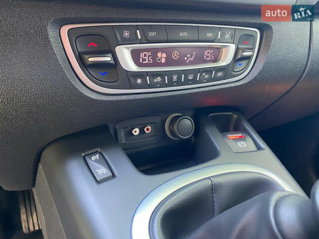 Червоний Рено Гранд Сценік, об'ємом двигуна 1.4 л та пробігом 247 тис. км за 6450 $, фото 43 на Automoto.ua