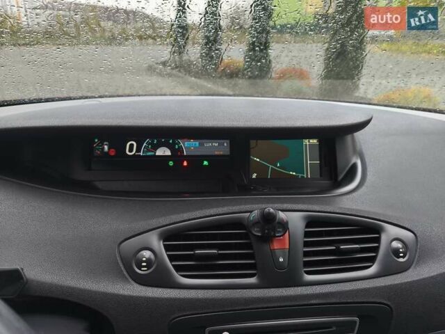 Червоний Рено Гранд Сценік, об'ємом двигуна 1.5 л та пробігом 251 тис. км за 7900 $, фото 14 на Automoto.ua