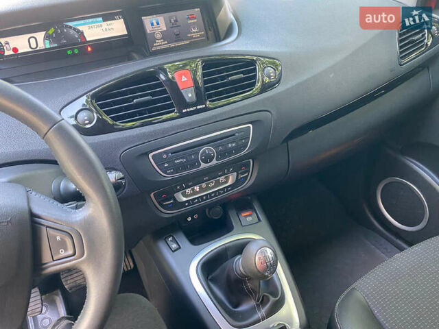 Червоний Рено Гранд Сценік, об'ємом двигуна 1.4 л та пробігом 247 тис. км за 6450 $, фото 33 на Automoto.ua