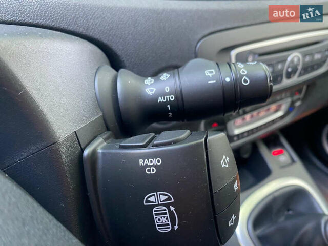 Червоний Рено Гранд Сценік, об'ємом двигуна 1.4 л та пробігом 247 тис. км за 6450 $, фото 62 на Automoto.ua