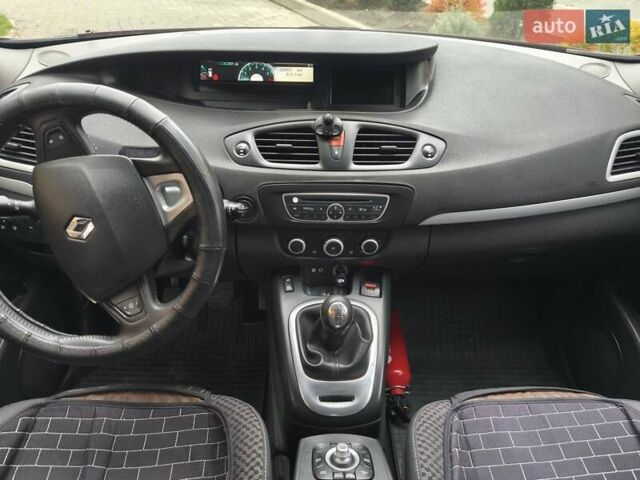 Червоний Рено Гранд Сценік, об'ємом двигуна 1.5 л та пробігом 251 тис. км за 7900 $, фото 10 на Automoto.ua