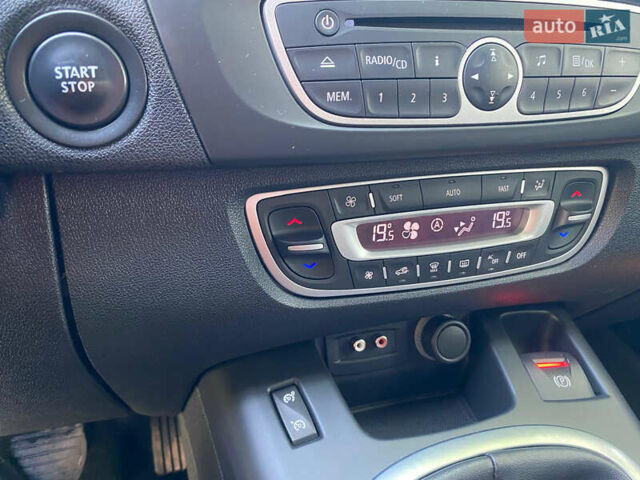 Червоний Рено Гранд Сценік, об'ємом двигуна 1.4 л та пробігом 247 тис. км за 6450 $, фото 27 на Automoto.ua