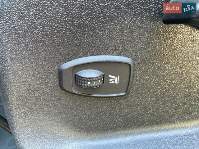 Червоний Рено Гранд Сценік, об'ємом двигуна 1.4 л та пробігом 247 тис. км за 6450 $, фото 26 на Automoto.ua