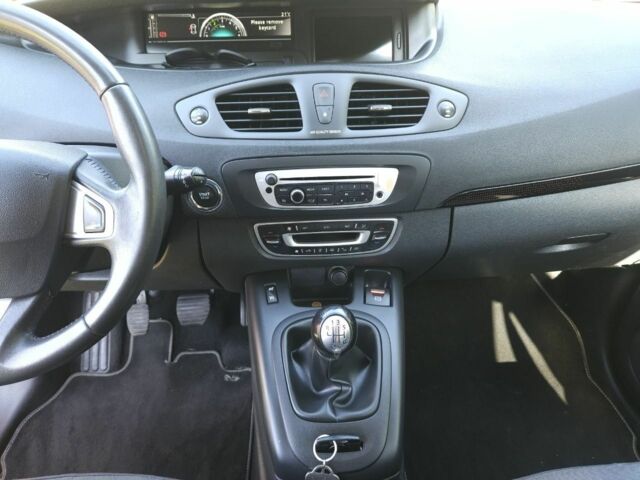 Красный Рено Гранд Сценик, объемом двигателя 1.5 л и пробегом 263 тыс. км за 7950 $, фото 18 на Automoto.ua