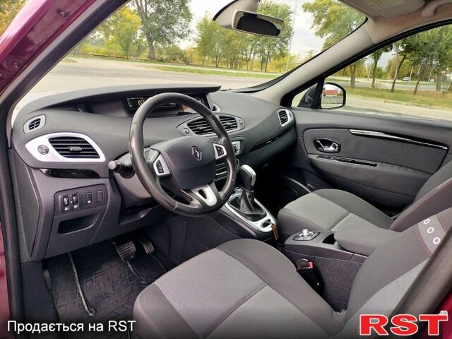 Красный Рено Гранд Сценик, объемом двигателя 1.5 л и пробегом 242 тыс. км за 8600 $, фото 4 на Automoto.ua