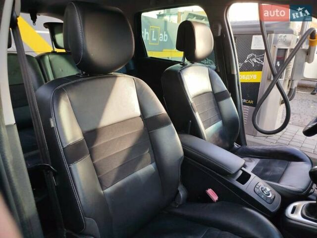 Красный Рено Гранд Сценик, объемом двигателя 1.6 л и пробегом 249 тыс. км за 8500 $, фото 28 на Automoto.ua