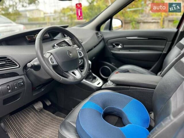 Красный Рено Гранд Сценик, объемом двигателя 2 л и пробегом 227 тыс. км за 10200 $, фото 5 на Automoto.ua