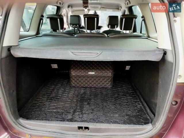 Красный Рено Гранд Сценик, объемом двигателя 1.6 л и пробегом 249 тыс. км за 8500 $, фото 25 на Automoto.ua