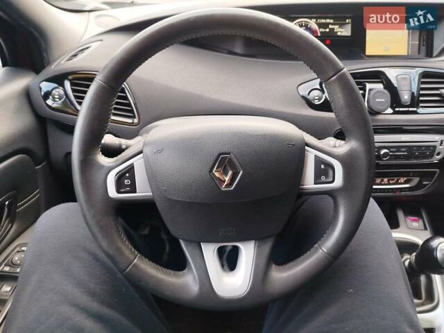 Красный Рено Гранд Сценик, объемом двигателя 1.6 л и пробегом 249 тыс. км за 8500 $, фото 20 на Automoto.ua