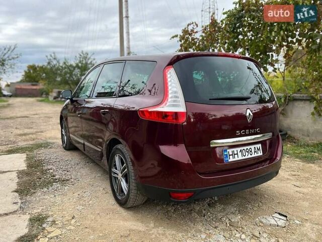 Красный Рено Гранд Сценик, объемом двигателя 2 л и пробегом 227 тыс. км за 10200 $, фото 1 на Automoto.ua