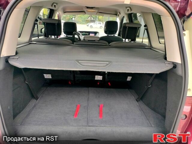 Красный Рено Гранд Сценик, объемом двигателя 1.5 л и пробегом 242 тыс. км за 8600 $, фото 2 на Automoto.ua