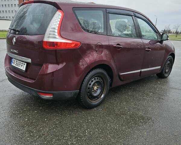 Красный Рено Гранд Сценик, объемом двигателя 1.46 л и пробегом 270 тыс. км за 9900 $, фото 2 на Automoto.ua