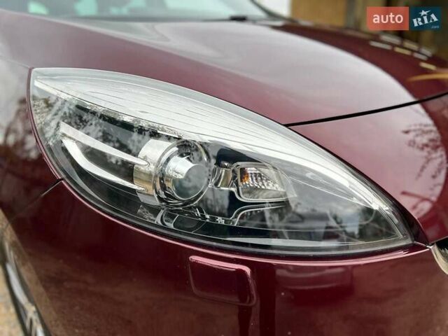 Красный Рено Гранд Сценик, объемом двигателя 2 л и пробегом 227 тыс. км за 10200 $, фото 2 на Automoto.ua