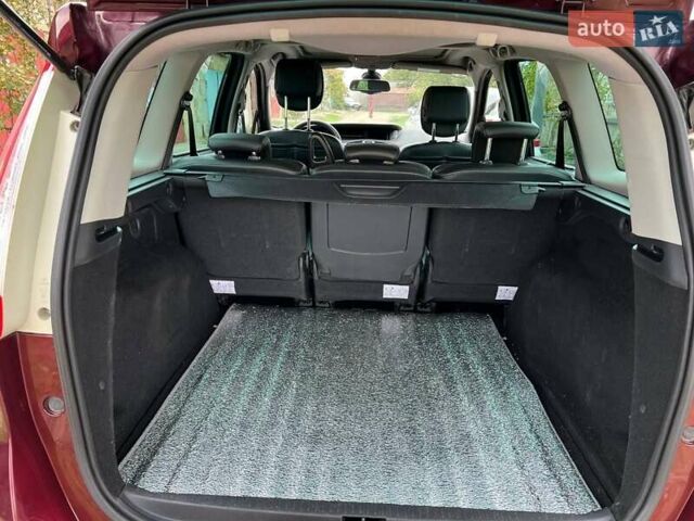 Красный Рено Гранд Сценик, объемом двигателя 2 л и пробегом 227 тыс. км за 10200 $, фото 4 на Automoto.ua