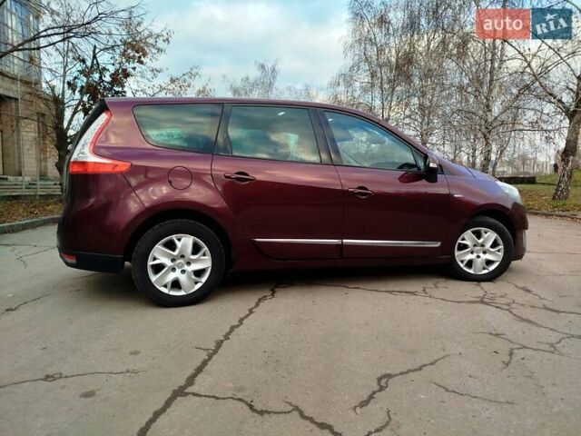 Красный Рено Гранд Сценик, объемом двигателя 1.6 л и пробегом 249 тыс. км за 8500 $, фото 6 на Automoto.ua