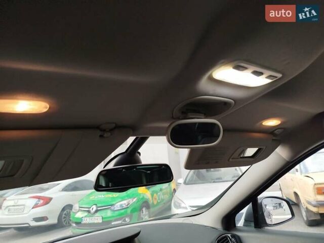 Красный Рено Гранд Сценик, объемом двигателя 1.6 л и пробегом 249 тыс. км за 8500 $, фото 12 на Automoto.ua