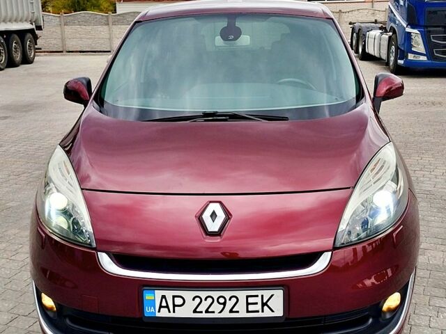 Красный Рено Гранд Сценик, объемом двигателя 1.5 л и пробегом 242 тыс. км за 8600 $, фото 1 на Automoto.ua