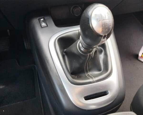 Красный Рено Гранд Сценик, объемом двигателя 1.6 л и пробегом 249 тыс. км за 8500 $, фото 23 на Automoto.ua