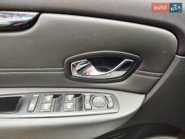 Красный Рено Гранд Сценик, объемом двигателя 1.6 л и пробегом 249 тыс. км за 8500 $, фото 19 на Automoto.ua