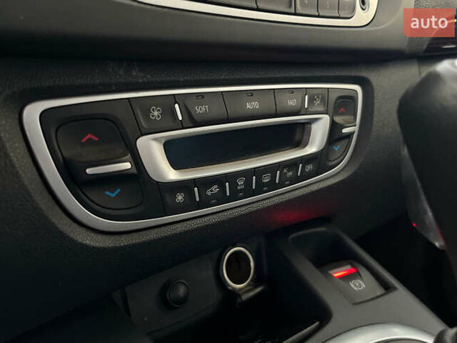 Красный Рено Гранд Сценик, объемом двигателя 1.5 л и пробегом 135 тыс. км за 12350 $, фото 23 на Automoto.ua