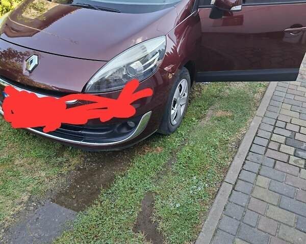 Червоний Рено Гранд Сценік, об'ємом двигуна 1.6 л та пробігом 290 тис. км за 8400 $, фото 7 на Automoto.ua