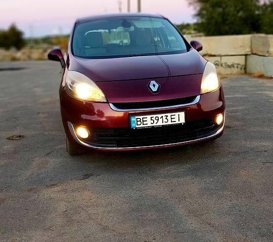 Красный Рено Гранд Сценик, объемом двигателя 1.5 л и пробегом 205 тыс. км за 7800 $, фото 5 на Automoto.ua