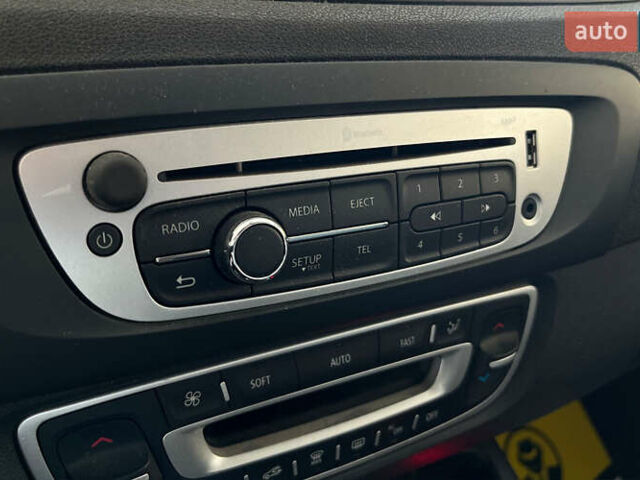 Красный Рено Гранд Сценик, объемом двигателя 1.5 л и пробегом 135 тыс. км за 12350 $, фото 24 на Automoto.ua