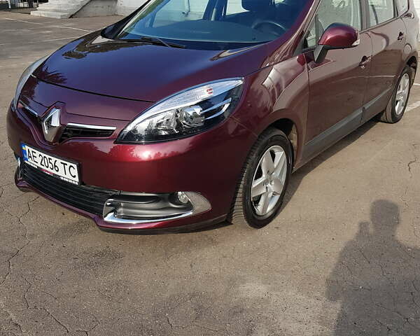 Красный Рено Гранд Сценик, объемом двигателя 1.6 л и пробегом 186 тыс. км за 10200 $, фото 4 на Automoto.ua