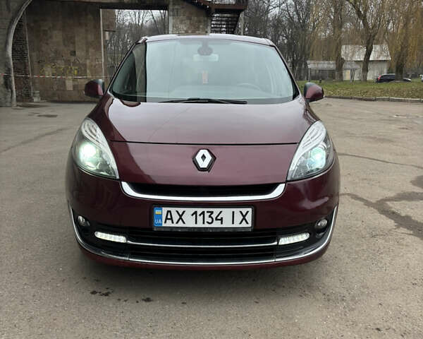 Червоний Рено Гранд Сценік, об'ємом двигуна 1.6 л та пробігом 280 тис. км за 7500 $, фото 1 на Automoto.ua