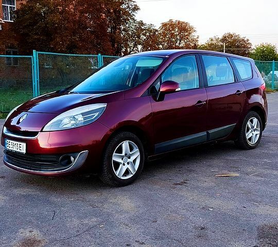 Красный Рено Гранд Сценик, объемом двигателя 1.5 л и пробегом 205 тыс. км за 7800 $, фото 2 на Automoto.ua