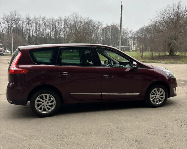 Червоний Рено Гранд Сценік, об'ємом двигуна 1.6 л та пробігом 280 тис. км за 7500 $, фото 9 на Automoto.ua