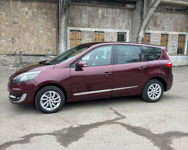 Червоний Рено Гранд Сценік, об'ємом двигуна 1.6 л та пробігом 280 тис. км за 7500 $, фото 2 на Automoto.ua