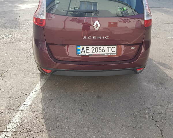 Красный Рено Гранд Сценик, объемом двигателя 1.6 л и пробегом 186 тыс. км за 10200 $, фото 16 на Automoto.ua