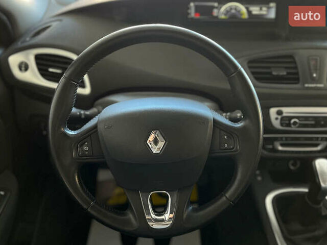 Красный Рено Гранд Сценик, объемом двигателя 1.5 л и пробегом 135 тыс. км за 12350 $, фото 19 на Automoto.ua